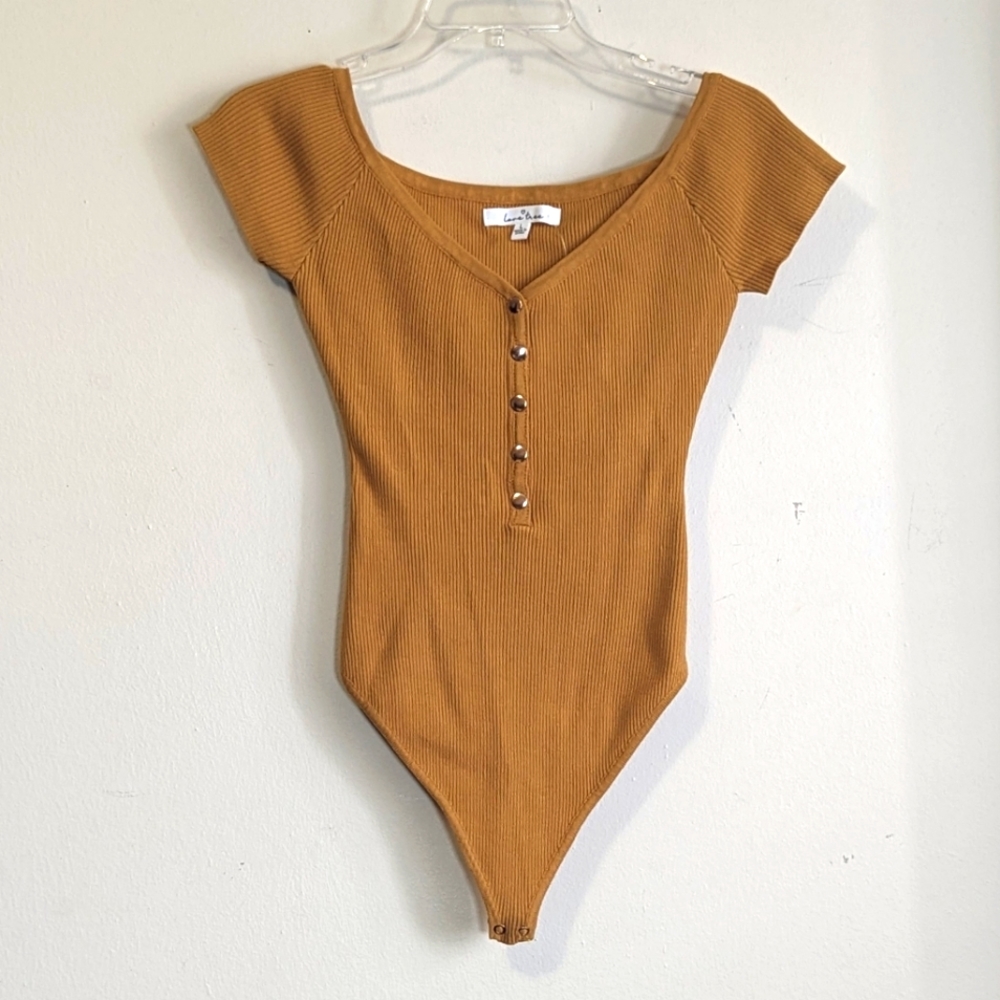 Love Tree Ribbed Button Front Cap Sleeve Mustard Yellow Bodysuit Large